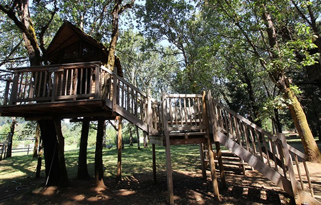 9 Treehouse Hotels That Will Make You Feel Like A Kid Again Travelzoo River Rafting And Horseback Riding The 36 Acre Treesort Next To Siskiyou National Forest Is Much More Than A Treehouse Hotel It S An Inner