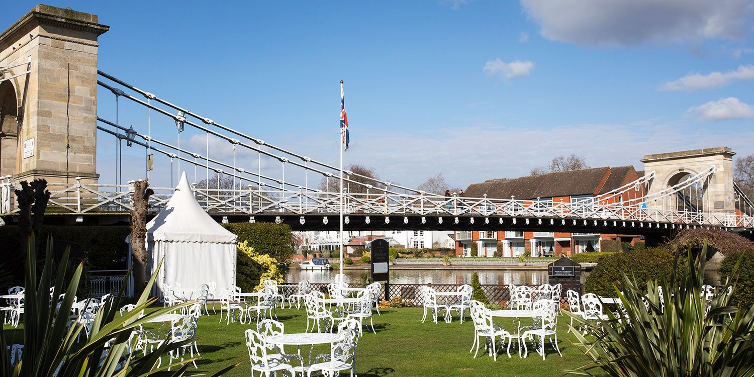 £49 Marlow riverside dinner for 2 w/bubbly, up to 56 off Travelzoo