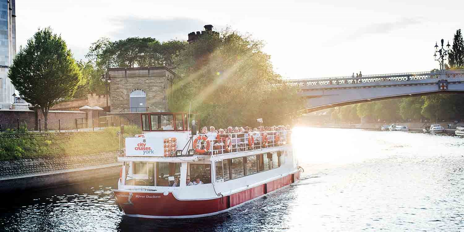 york river cruise with prosecco