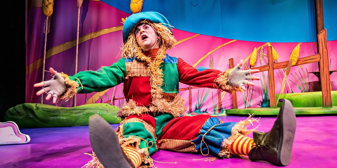 'The Wizard of Oz' pantomime w/'Strictly' star Travelzoo