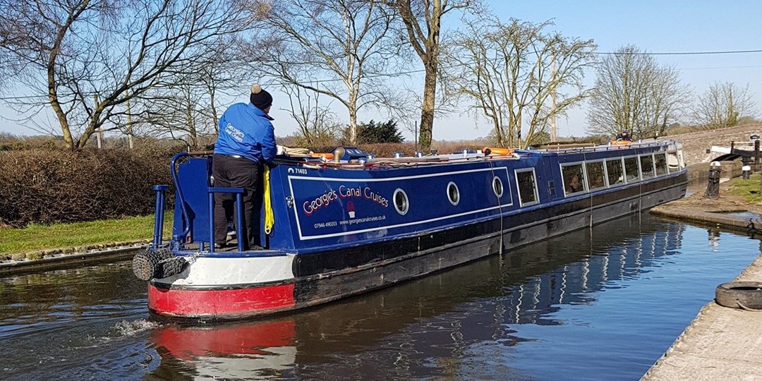 £29 – Staffs canal barge cruise & afternoon tea for 2 | Travelzoo