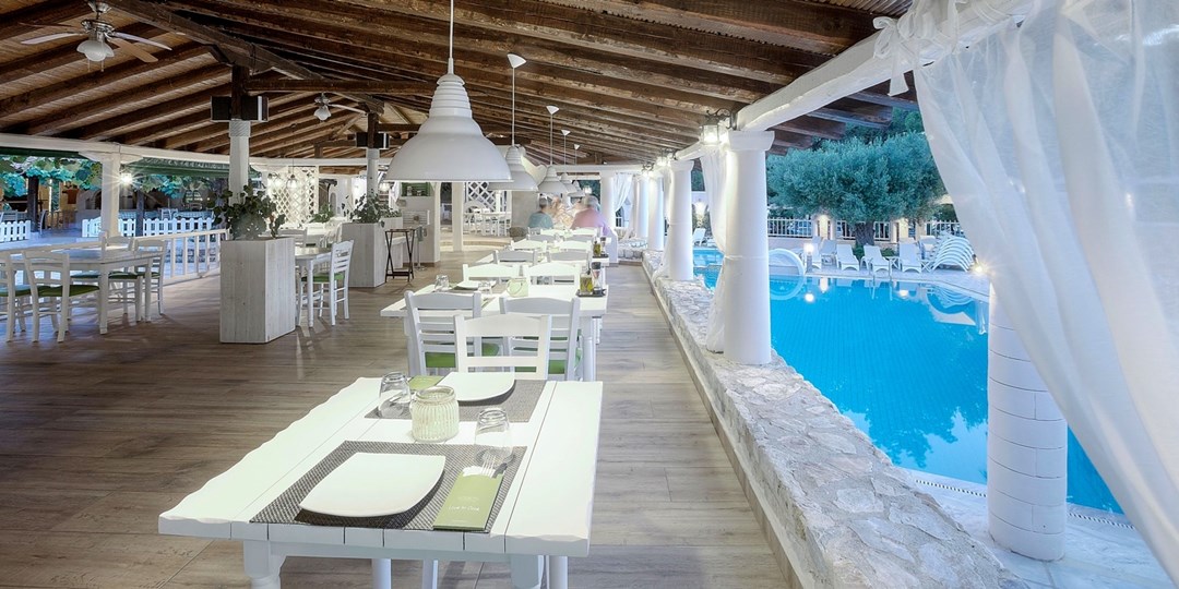 £399pp—Greece lux suite week in Halkidiki w/meals & flights Travelzoo