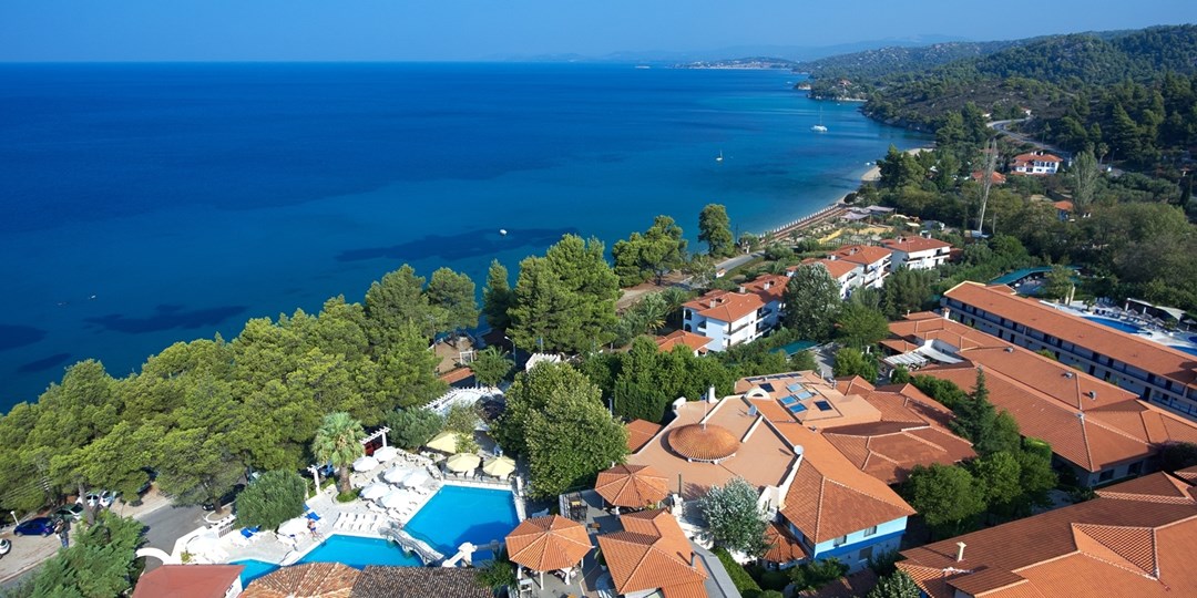 £399pp—Greece lux suite week in Halkidiki w/meals & flights Travelzoo