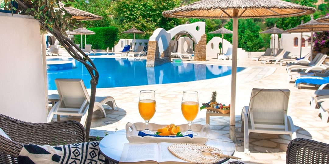 £399pp—Greece lux suite week in Halkidiki w/meals & flights Travelzoo