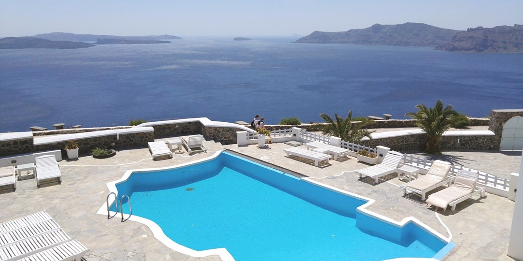 $399 – Santorini All-Inclusive Stay into November w/Bubbly | Travelzoo