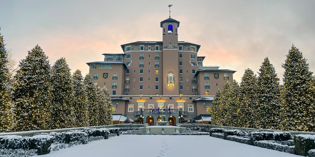 319 دولارًا – منتجع كولورادو 5 نجوم مع وجبة الإفطار، خصم 197 دولارًا