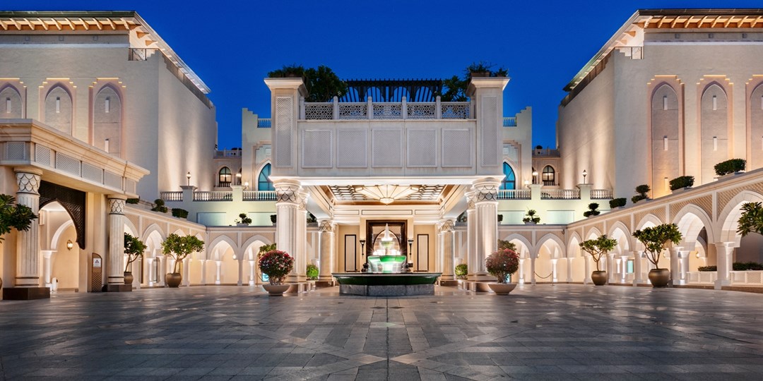 ab 799 €—1 Woche Abu Dhabi mit 5*Hotel & Flug, 440 € Travelzoo