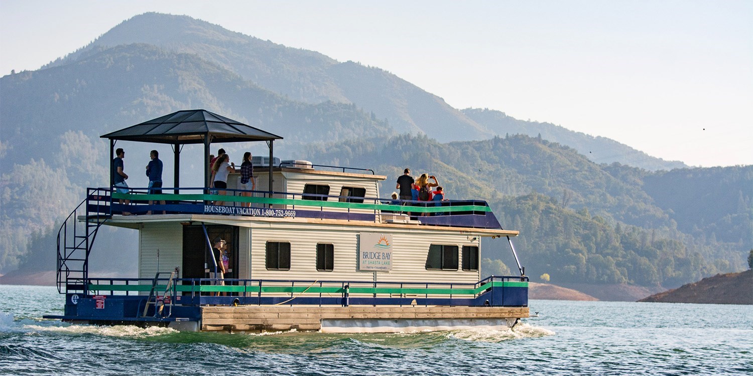 985 Lake Shasta 3Night Houseboat for 8 w/Gas Credit Travelzoo
