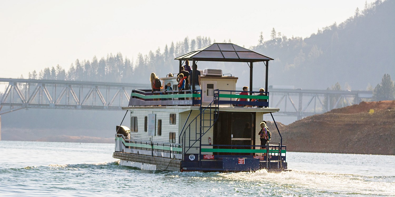 985 Lake Shasta 3Night Houseboat for 8 w/Gas Credit Travelzoo