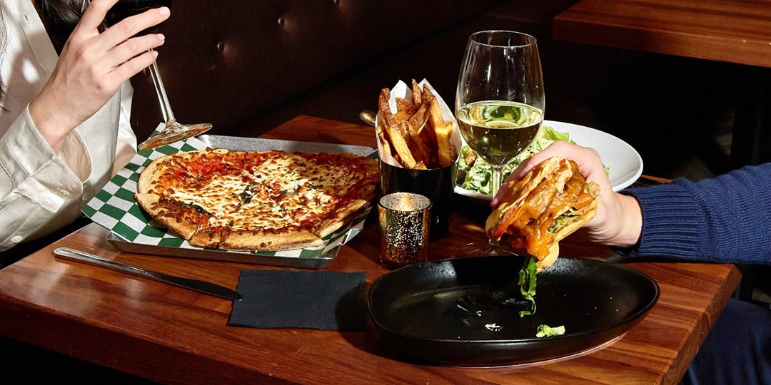 30 دولارًا – الإفطار أو العشاء في مدينة نيويورك: رصيد بقيمة 50 دولارًا لشخصين