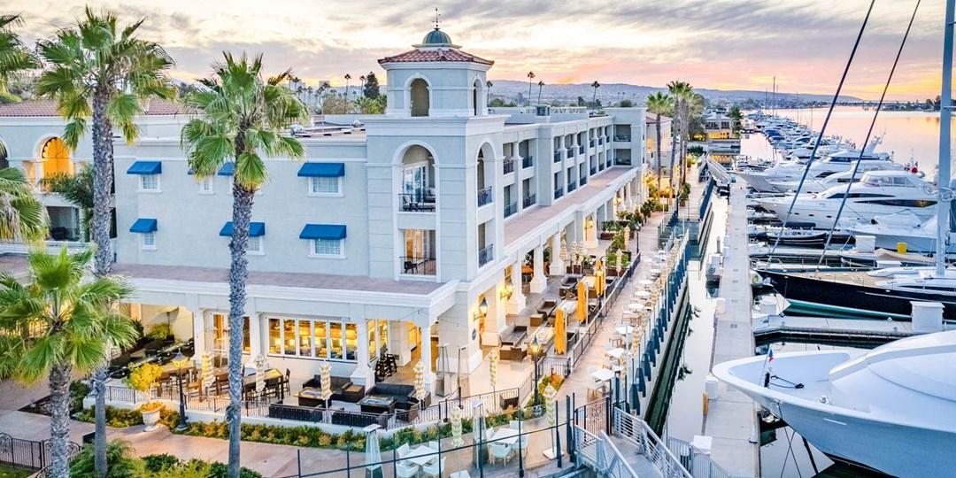 299 دولارًا أمريكيًا – منتجع نيوبورت بيتش على الواجهة البحرية خلال شهر مايو، ووفر 229 دولارًا أمريكيًا