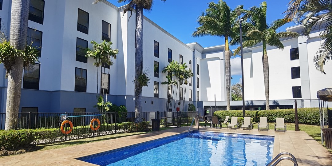 Hotel near San Jose Airport incl. Breakfast & Shuttle | Travelzoo