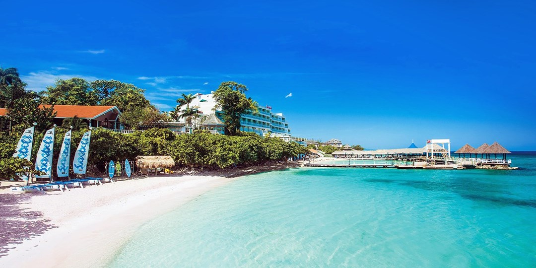 Jamaica: luxury ultra all-inc Sandals week w/flights | Travelzoo