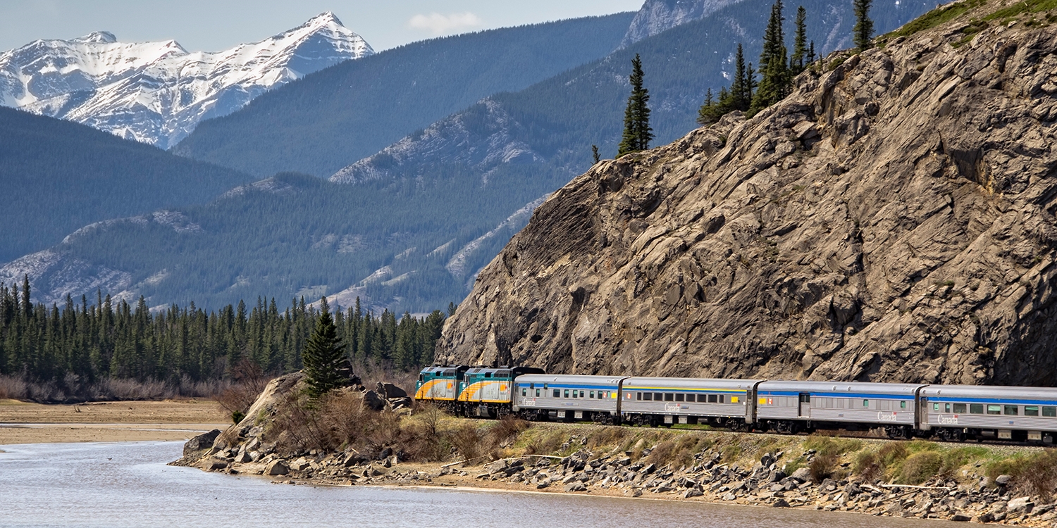 rail travel edmonton to vancouver