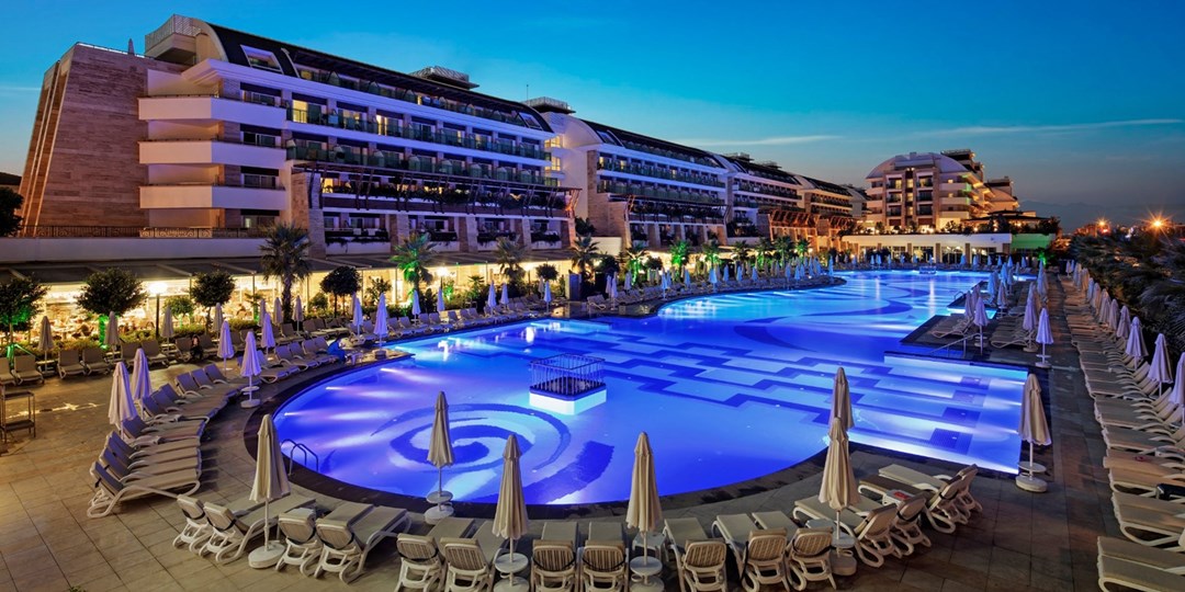 Antalya: 5-star all-inc week w/flights & private beach | Travelzoo