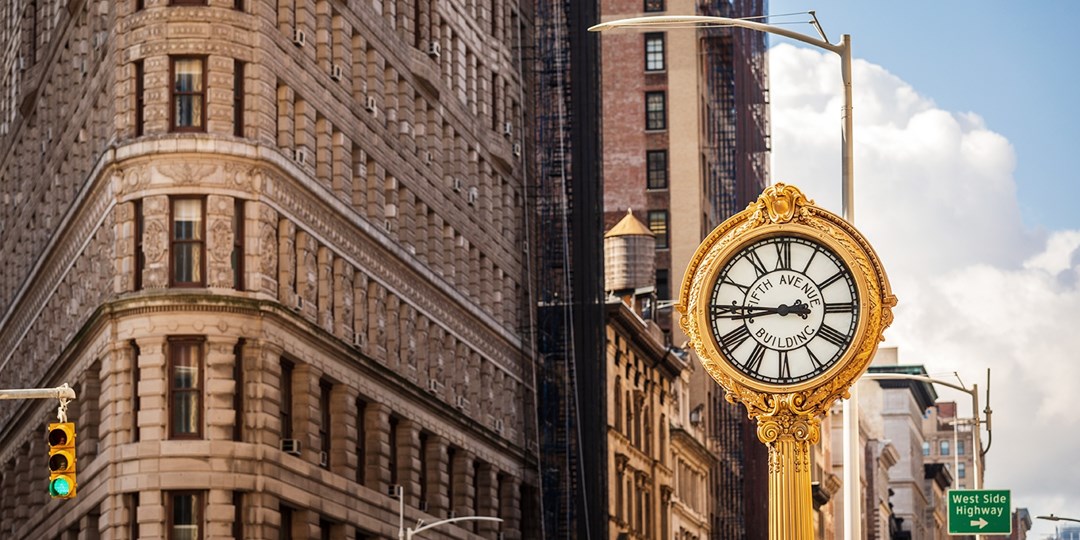 5 авеню часы. 5 авеню часы. Уличные часы. Fifth avenue building. Часы на 5-ой авеню.