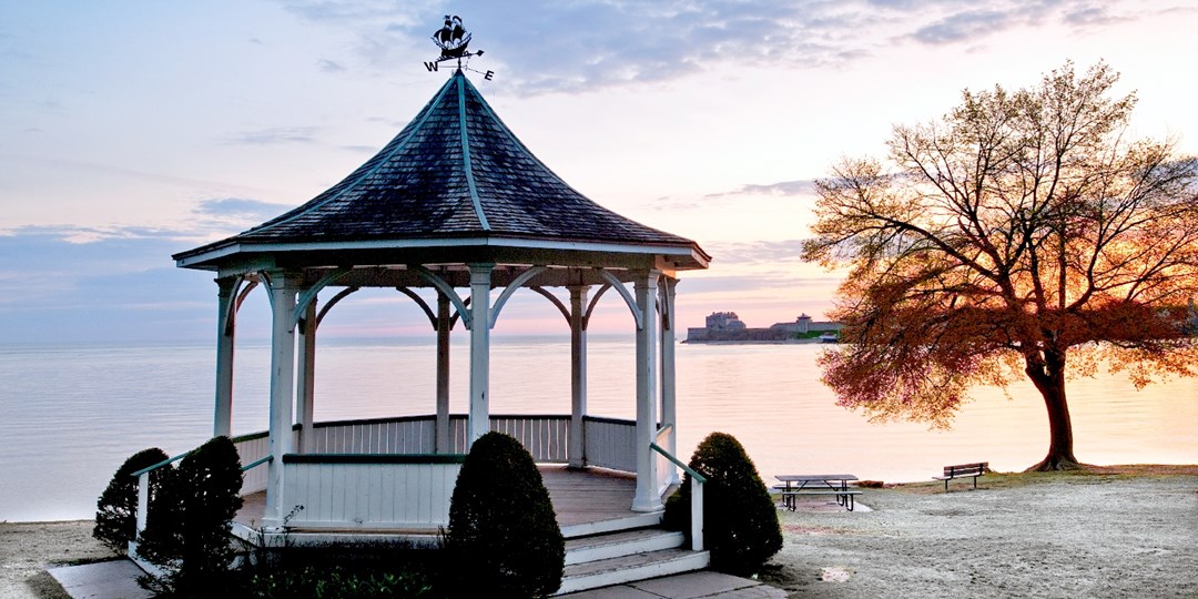 159 NiagaraontheLake Stays w/Dining Credit & Wine Travelzoo