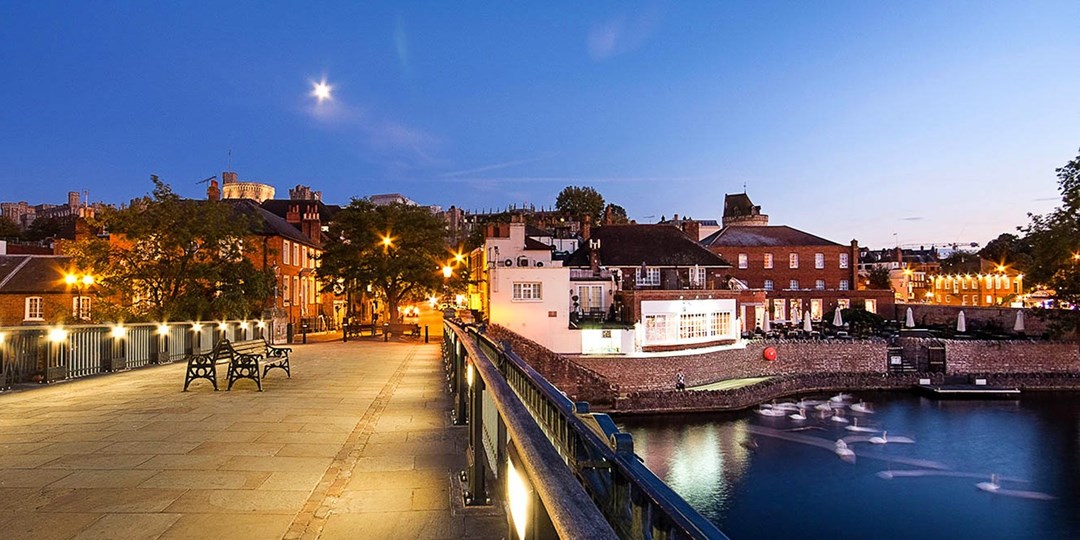 £99 – Windsor waterfront hotel stay with wine, save 48% | Travelzoo