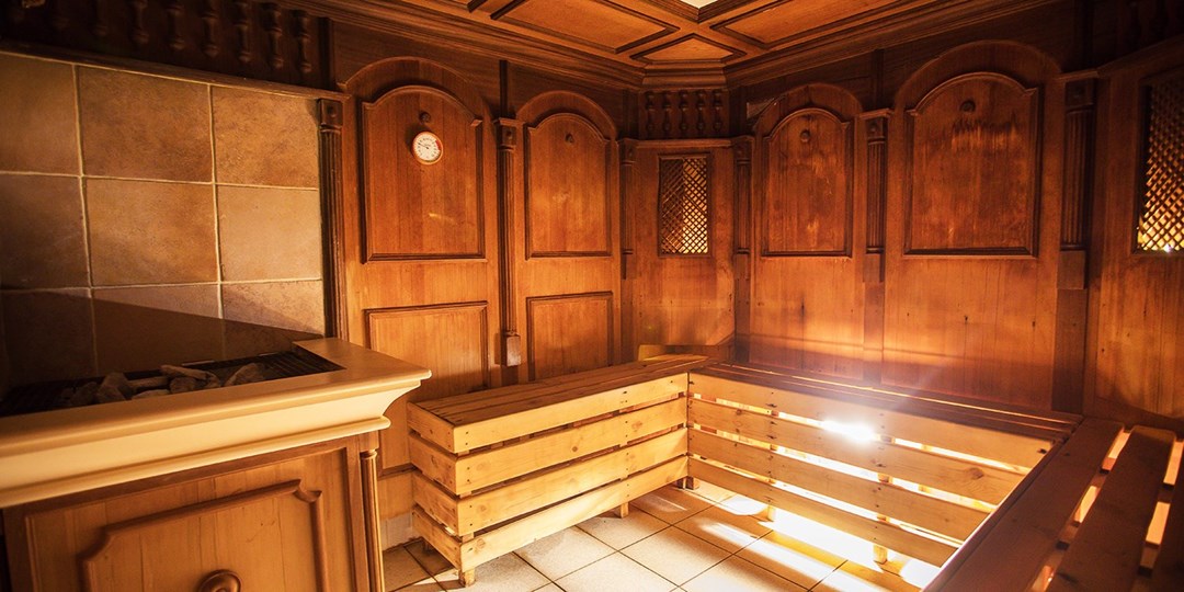 £45 Alton Towers Spa massage, lunch & facilities access Travelzoo