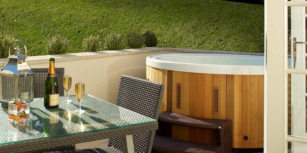 £59 Somerset spa treat w/massage, facial, lunch & bubbly Travelzoo