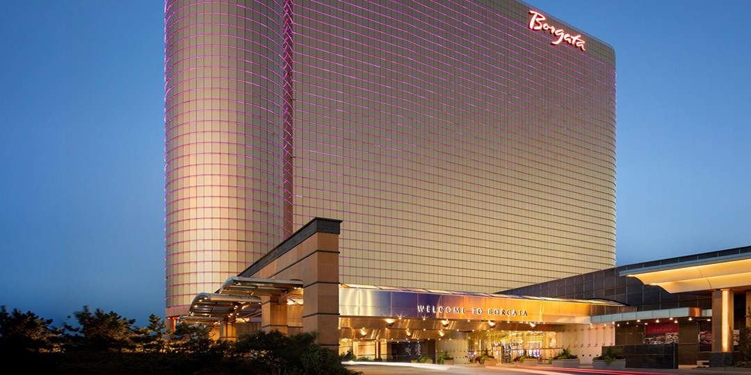 20 & up—Fantasia or SNL's Rob Schneider in Atlantic City Travelzoo