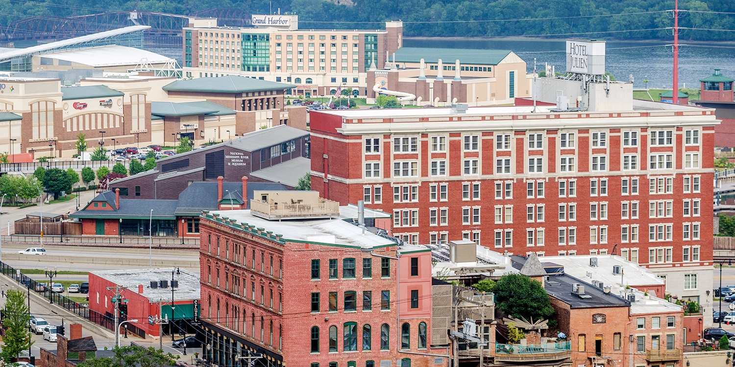 109 Dubuque S Historic Hotel Julien W 20 Credit Travelzoo   Tzoo.53539.0.907444.Dubuque Alamy RA7FHX 