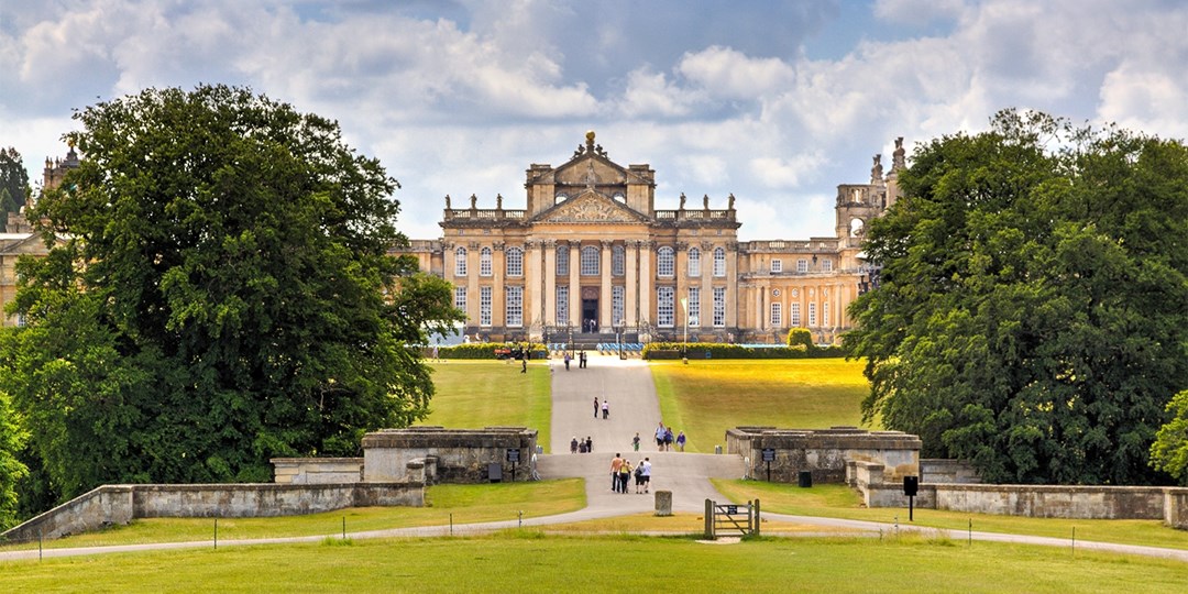 £46.50—The Luna Drive In Cinema ticket & snacks Travelzoo