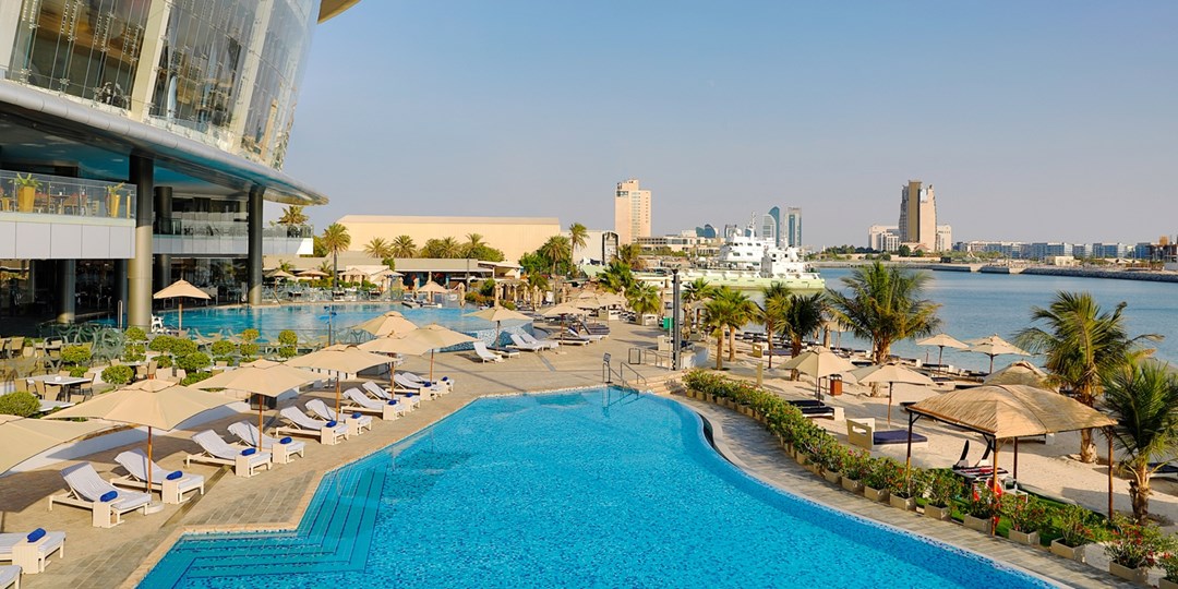 £999pp—‘Lavish’ Abu Dhabi beach holiday w/meals & helicopter Travelzoo