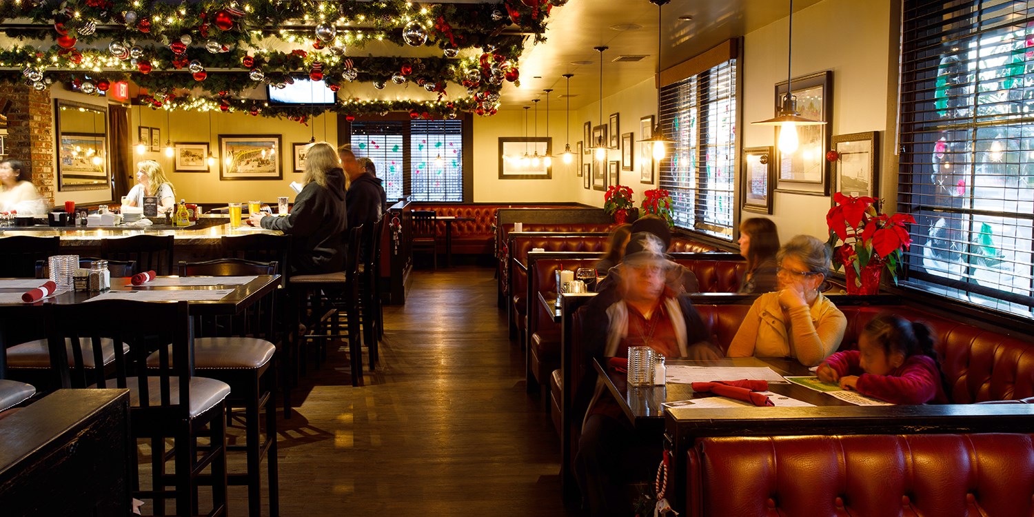 20 Naples or Newport Rib Company 40 Dining Credit Travelzoo