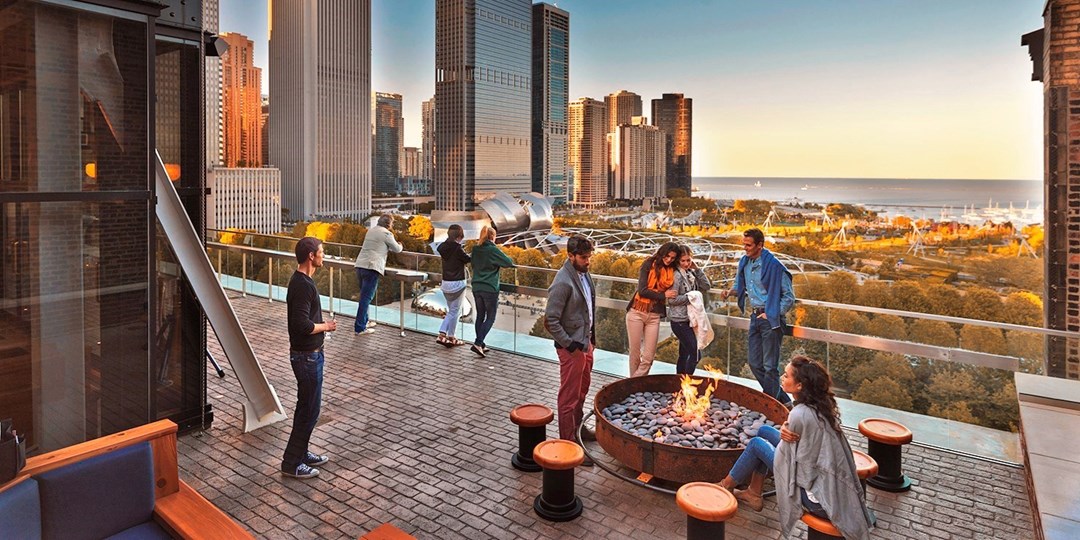 10 Rooftop Bars Where the Views Rival the Cocktails Travelzoo