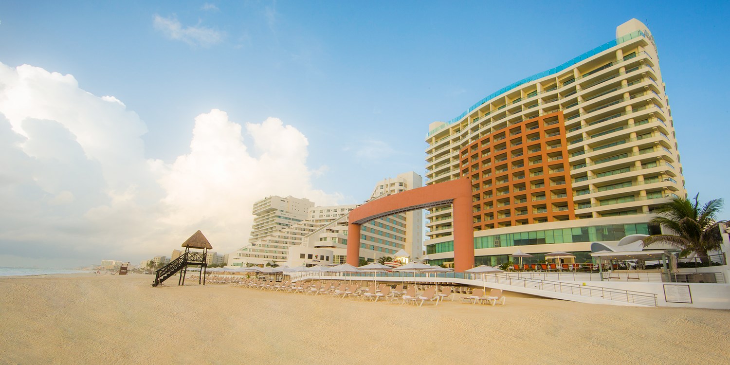 All Inclusive Resort on the Cancun  Strip  w Flights Travelzoo