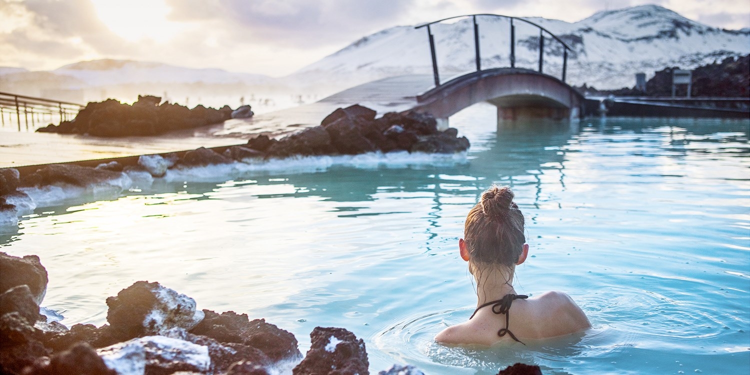 Iceland Escape w/Northern Lights Hunt & Flights Travelzoo