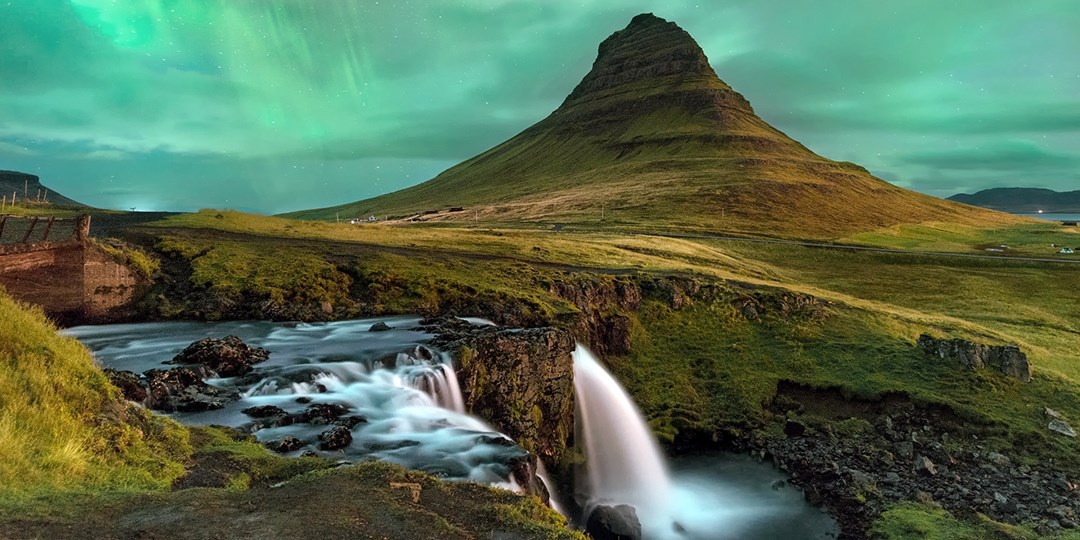 Iceland Northern Lights Escape w/Flights Travelzoo