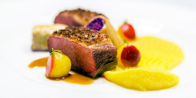 Wohnzimmer Restaurant, 99 € – gourmet-menü für 2 im wohnzimmer-restaurant, -38% | travelzoo, Design ideen