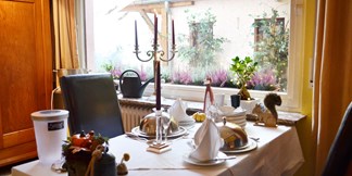Wohnzimmer Restaurant, 99 € – gourmet-menü für 2 im wohnzimmer-restaurant, -38% | travelzoo, Design ideen