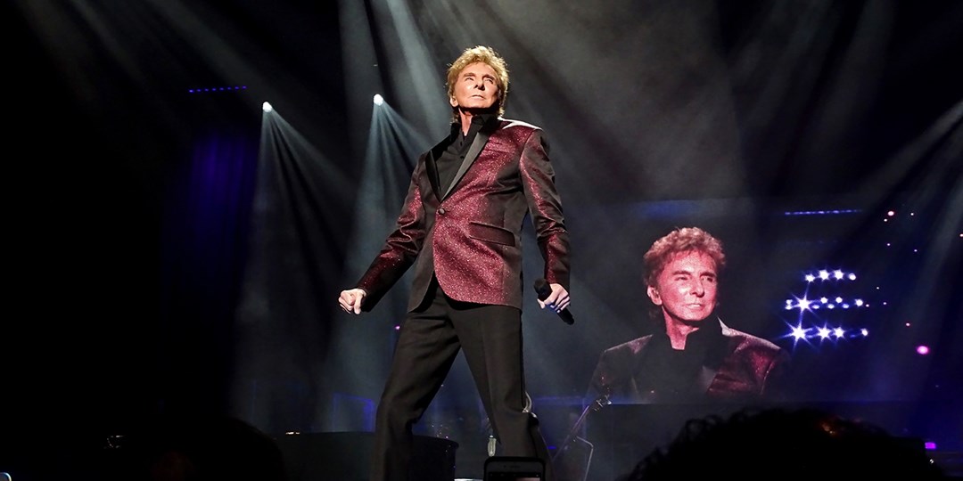 Barry Manilow Performs the Hits Live in Las Vegas | Travelzoo