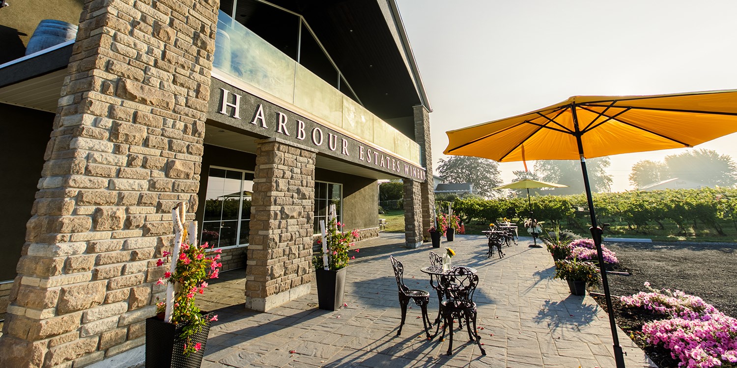 49 Niagara Wine Country Tour, Tastings & Lunch for 2 Travelzoo