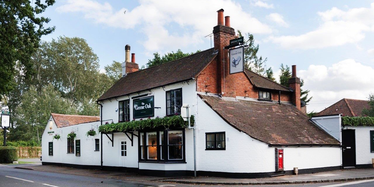 £39 Highly praised Windsor pub 3 courses for 2 w/bubbly Travelzoo