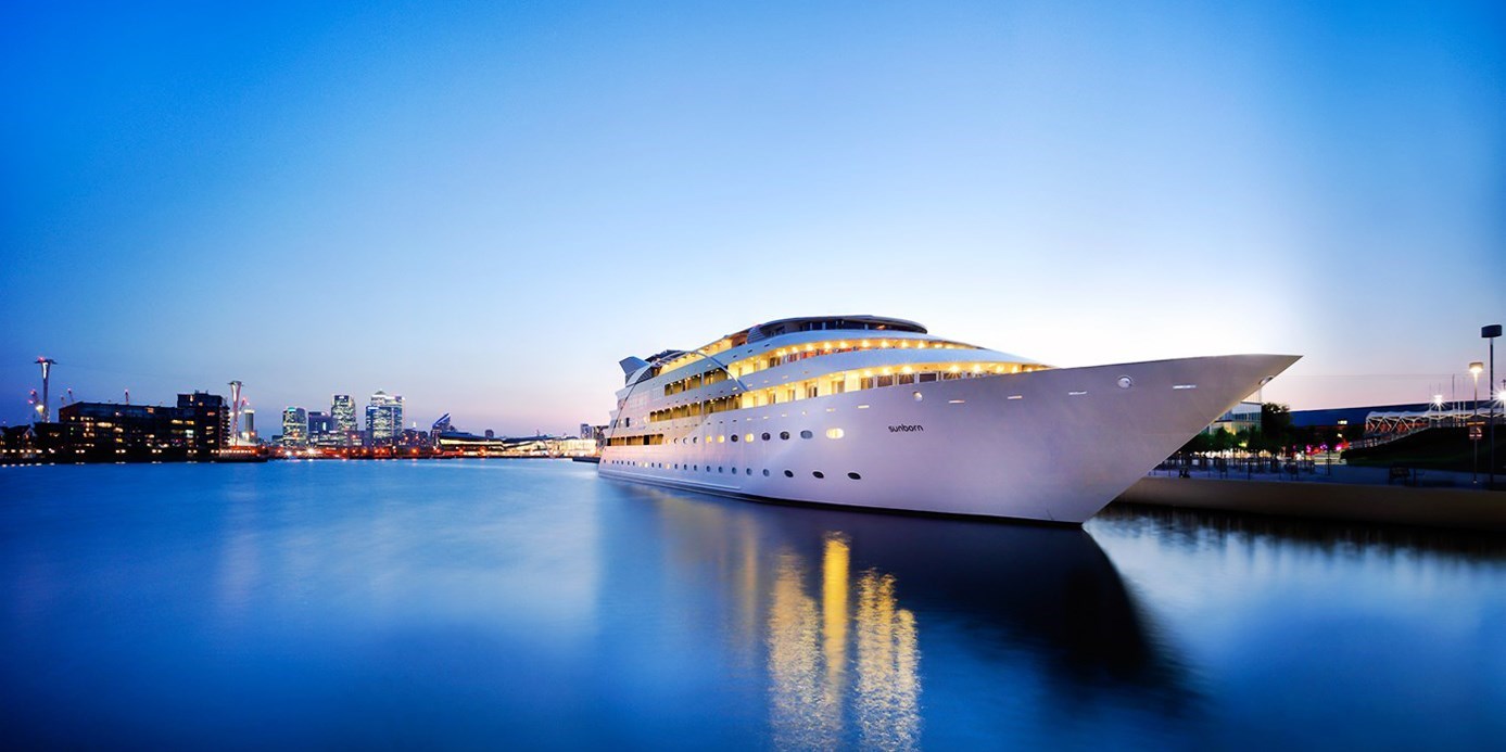 Massage, facial & bubbly on luxury London yacht Massage, facial & bubbly on luxury London yacht
