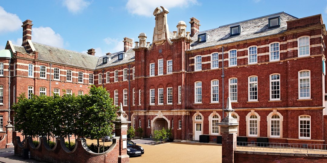 £39.95 Sunday lunch for 2 at 'stylish' Exeter hotel Travelzoo