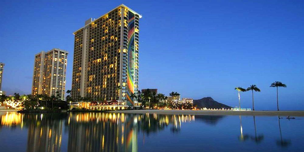 Hilton Hawaiian Village Waikiki Beach Resort | Travelzoo