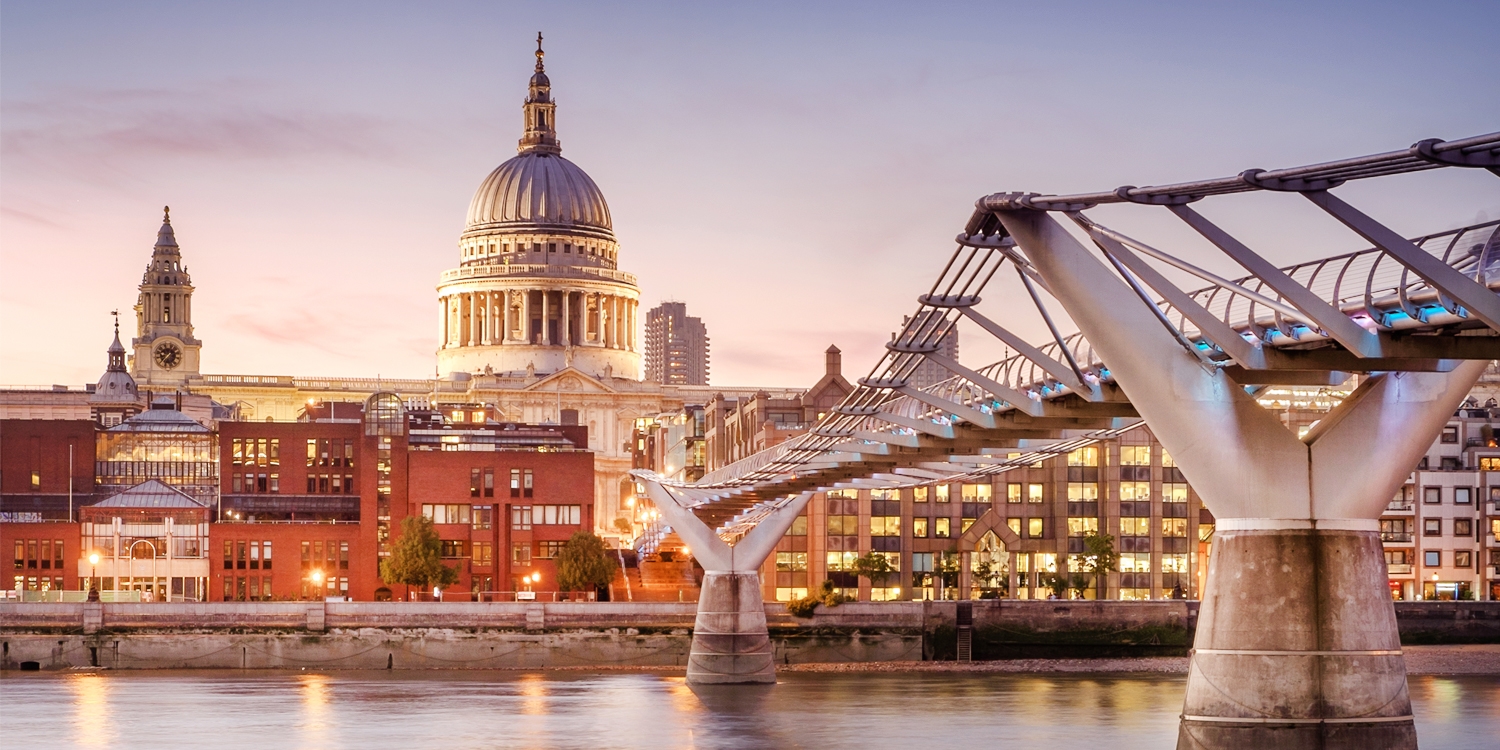 Creed Lane Studio Apartments are in London's bustling Square Mile and 10 minutes' walk across the Millennium Bridge from Shakespeare's Globe theatre and the Tate Modern