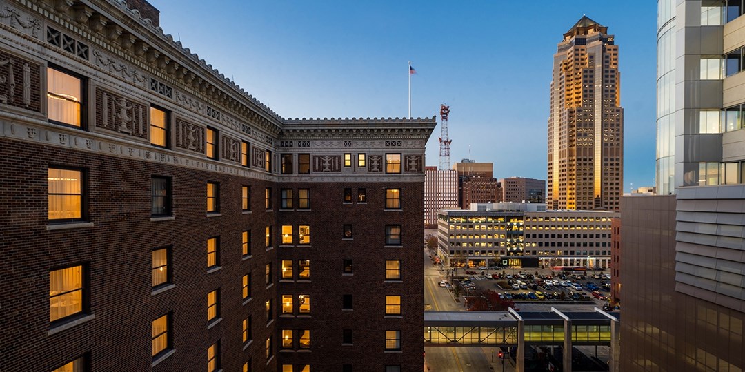 Hotel Fort Des Moines, Curio Collection by Hilton Travelzoo