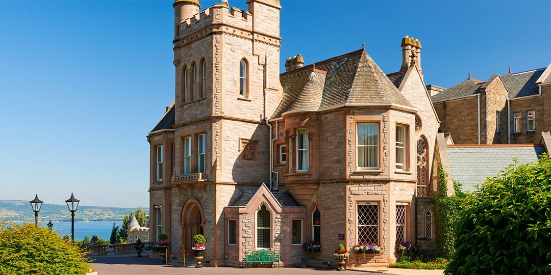 £780—'Heavenly' 2-night Belfast stay in former palace | Travelzoo