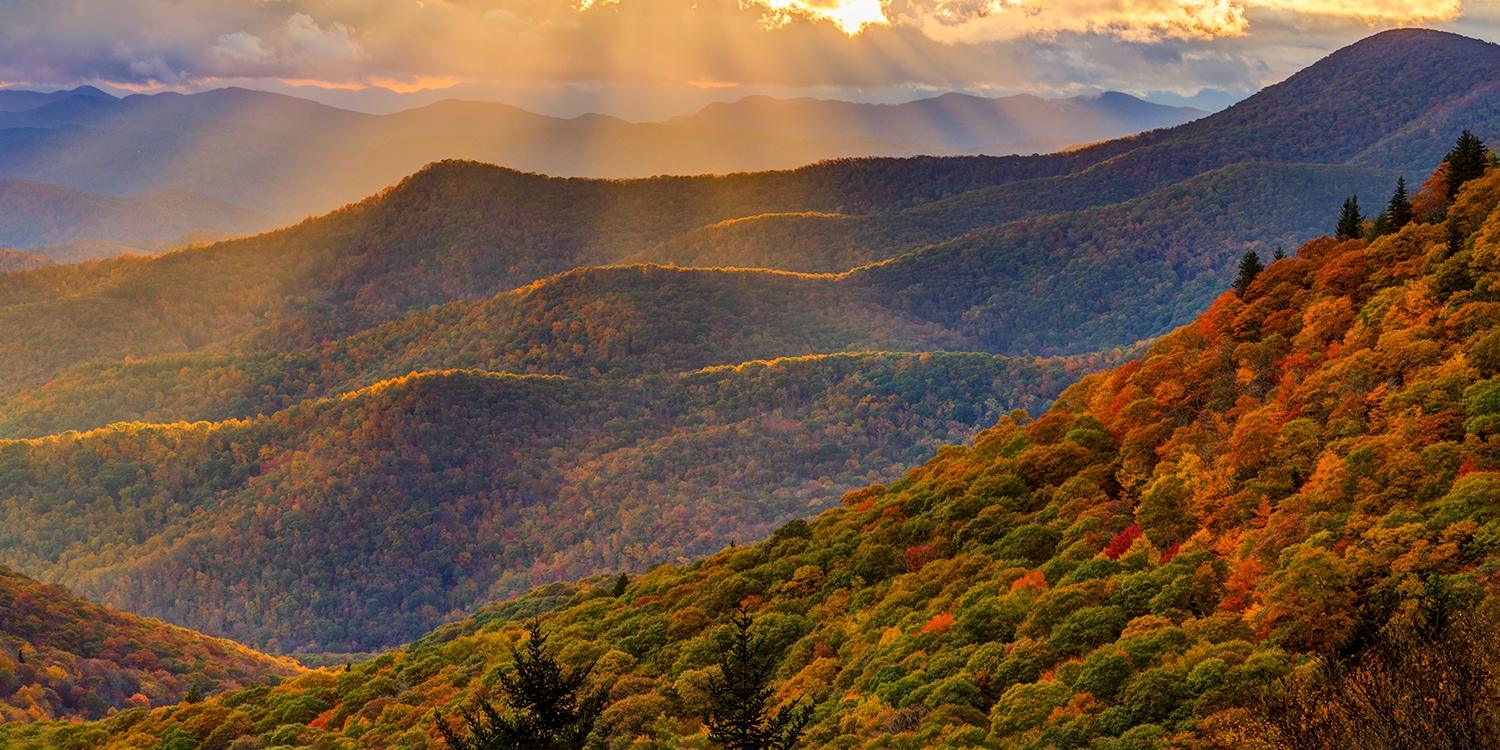$89-$129 &ndash; Blue Ridge Mountains fall retreat incl. weekends -- Hendersonville, NC