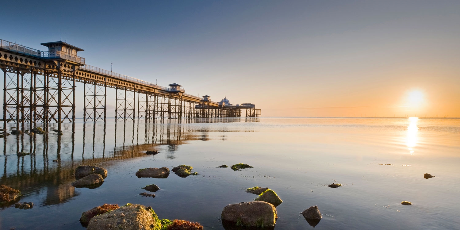 Llandudno Bay Hotel is 15 minutes' walk from Llandudno Pier, which is the longest in Wales and dates from the late 1800s