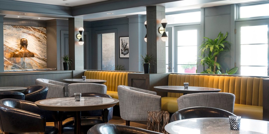Breakfast Calgary $156—Boutique Calgary hotel w/breakfast & parking | Travelzoo