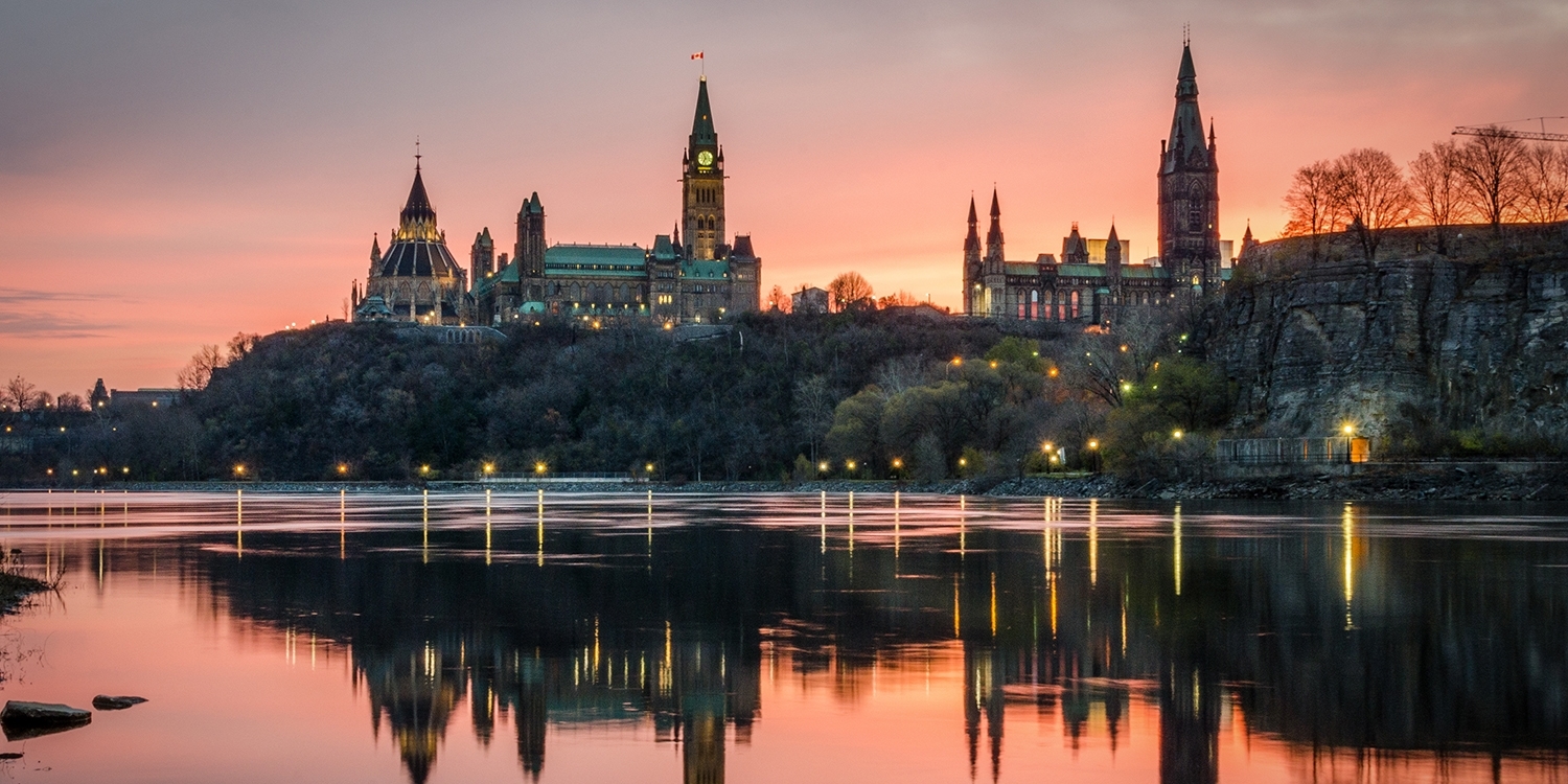 This boutique hotel is walking distance from Parliament Hill, Rideau Centre and ByWard Market