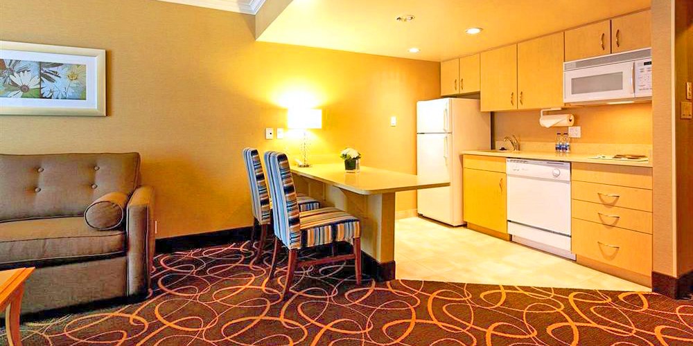 Hampton Inn And Suites By Hilton Downtown Vancouver Travelzoo - 