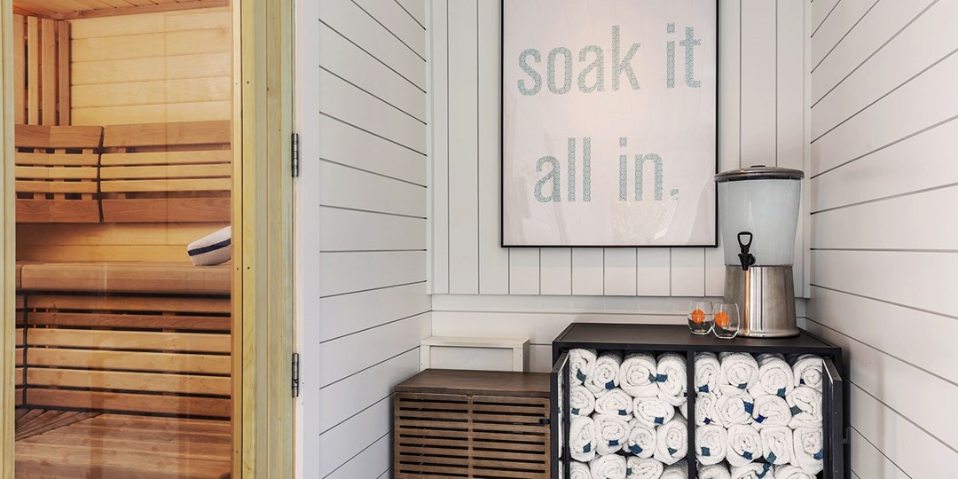 129—Napa Valley inn w/wine & hot springs pool Travelzoo